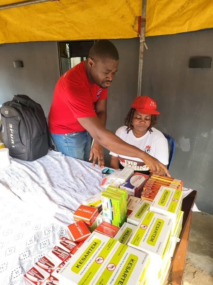 Free pharmacy and medication dispensing station
